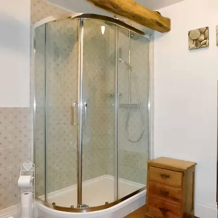 Spoutscroft أوستويك